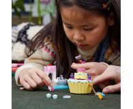 LEGO Koci domek Gabi 10785 Pieczenie tortu z Łakotkiem - 1159398 - zdjęcie 10